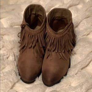 Fringe boots